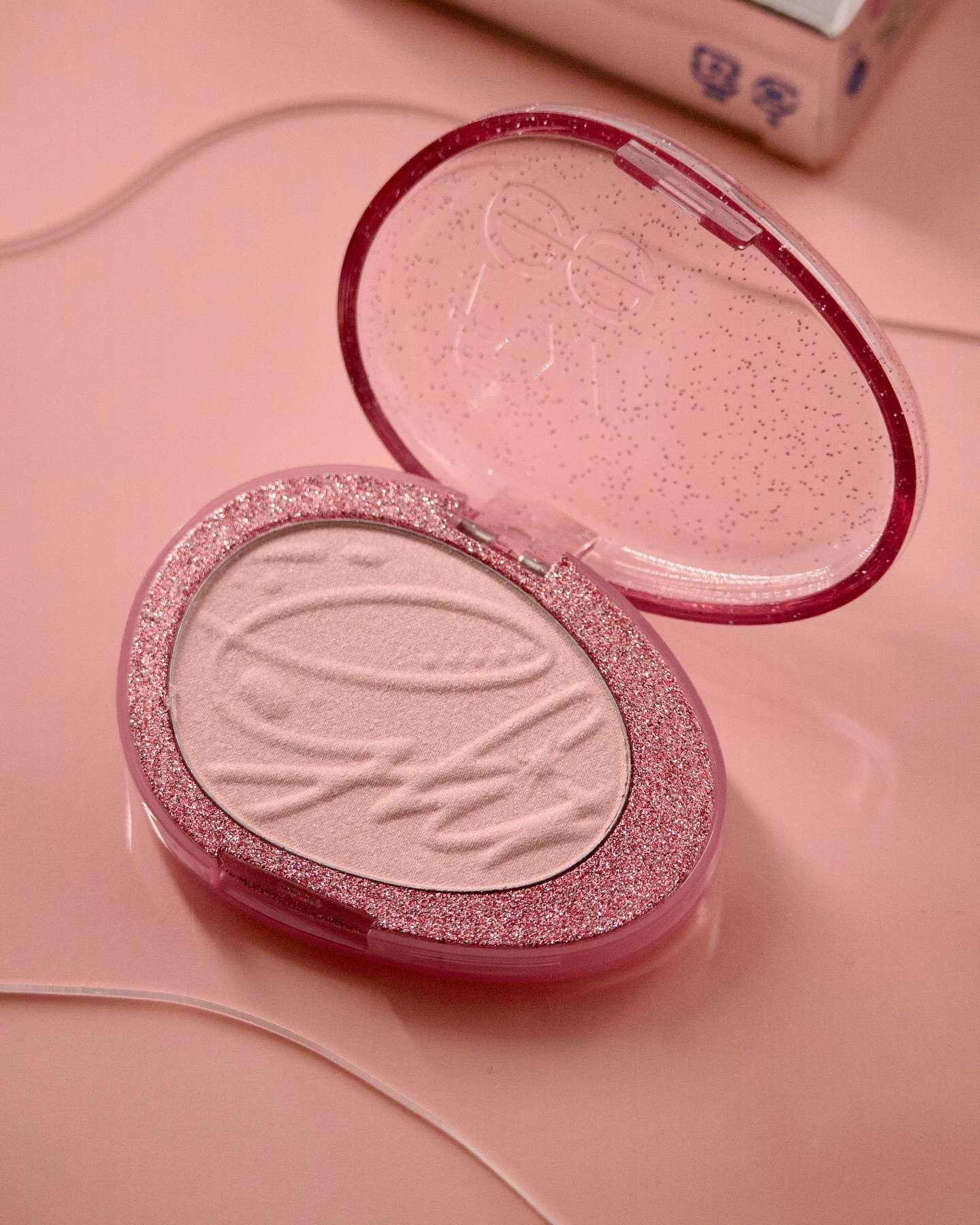 フィー グリッツストーンハイライター HL07 ルビーリボン/fwee/パウダーハイライトを使ったクチコミ（1枚目）