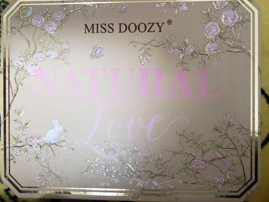 こんばんわ、みぃきぃです😇

Qoo10
アイシャドウパレットが届きました💕

パケからめっちゃ可愛くて見るだけで幸せ🌼わら
30色、化粧が楽しくなる💛
5200円だったけどSALEで2300円でめっちゃお得❤
鏡が大きい!!
かる