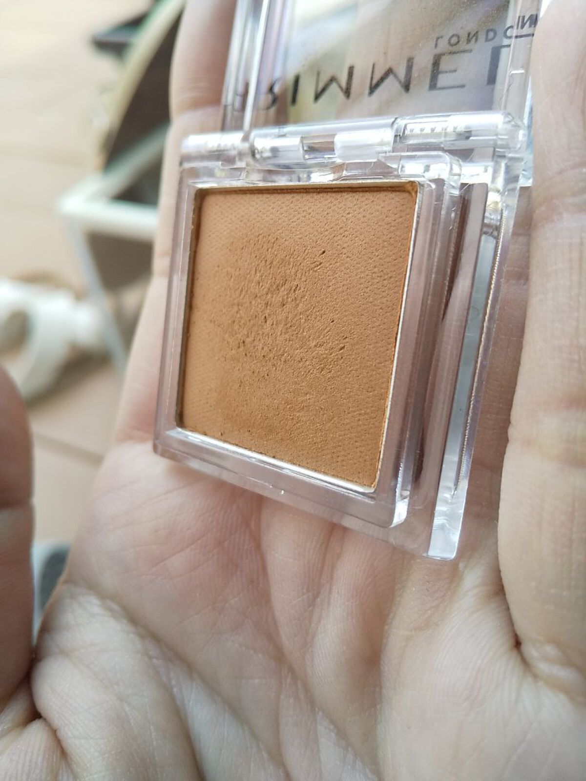 ワンダー キューブ アイシャドウ マット M001/リンメル ロンドン/単色アイシャドウを使ったクチコミ（2枚目）