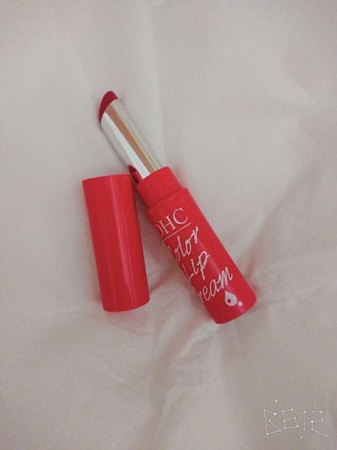 #DHC #red #lip 
#リップ #赤 

    DHCのカラーリップです！濃密うるおいだけあって
⭕かなりうるうる 潤います♪
⭕本当にほんのり色づきますっ
 塗った感じはグロスに近い感じで