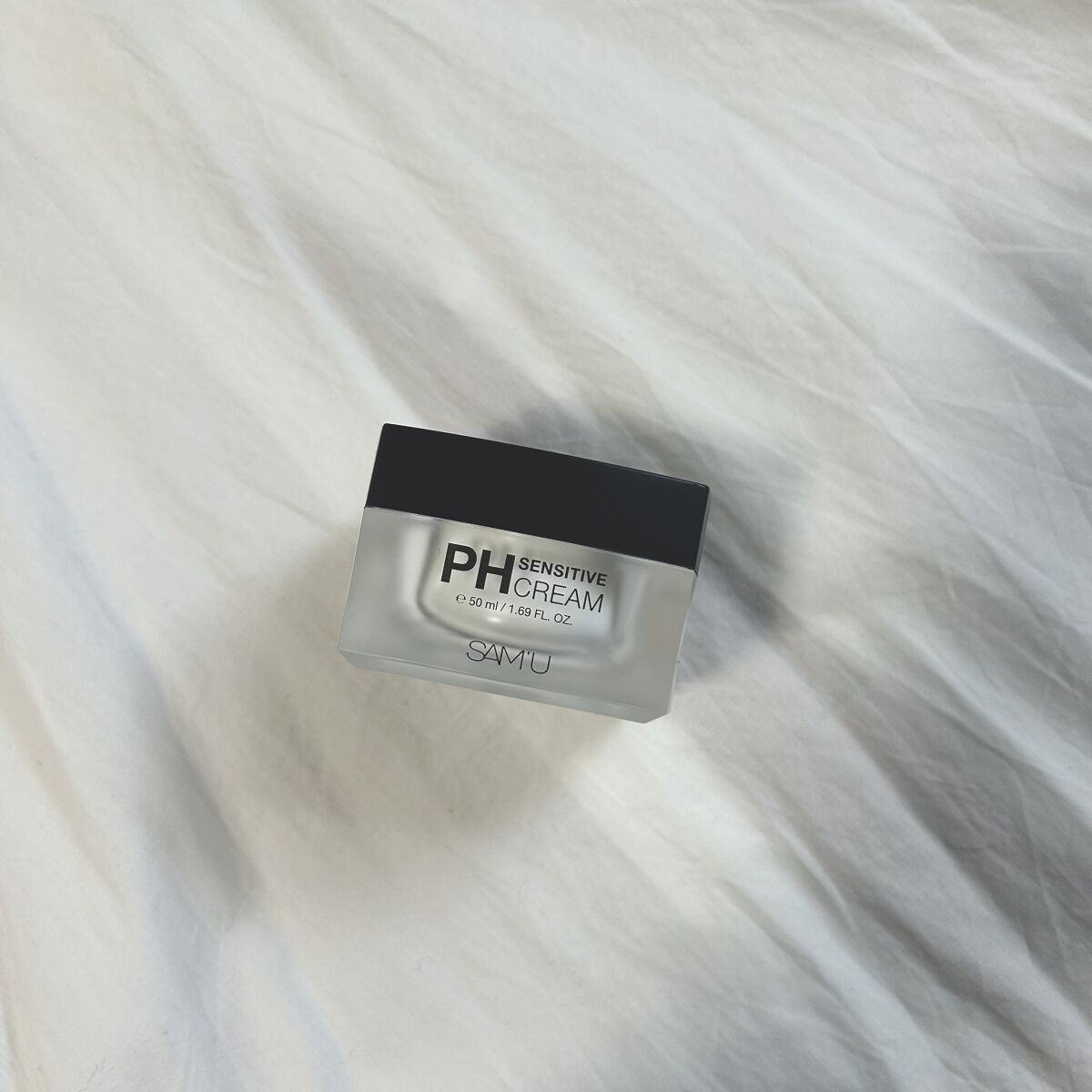 SAM'U　PH センシティブクリーム

花粉で肌が敏感でヒリヒリしちゃうけど、このクリームは大丈夫！

香りがランバンの紫の香水とほぼ一緒なんじゃないかな？って思うくらい一緒！！！

匂いが無理な人はやめといた方がいい、それくらい香ります
