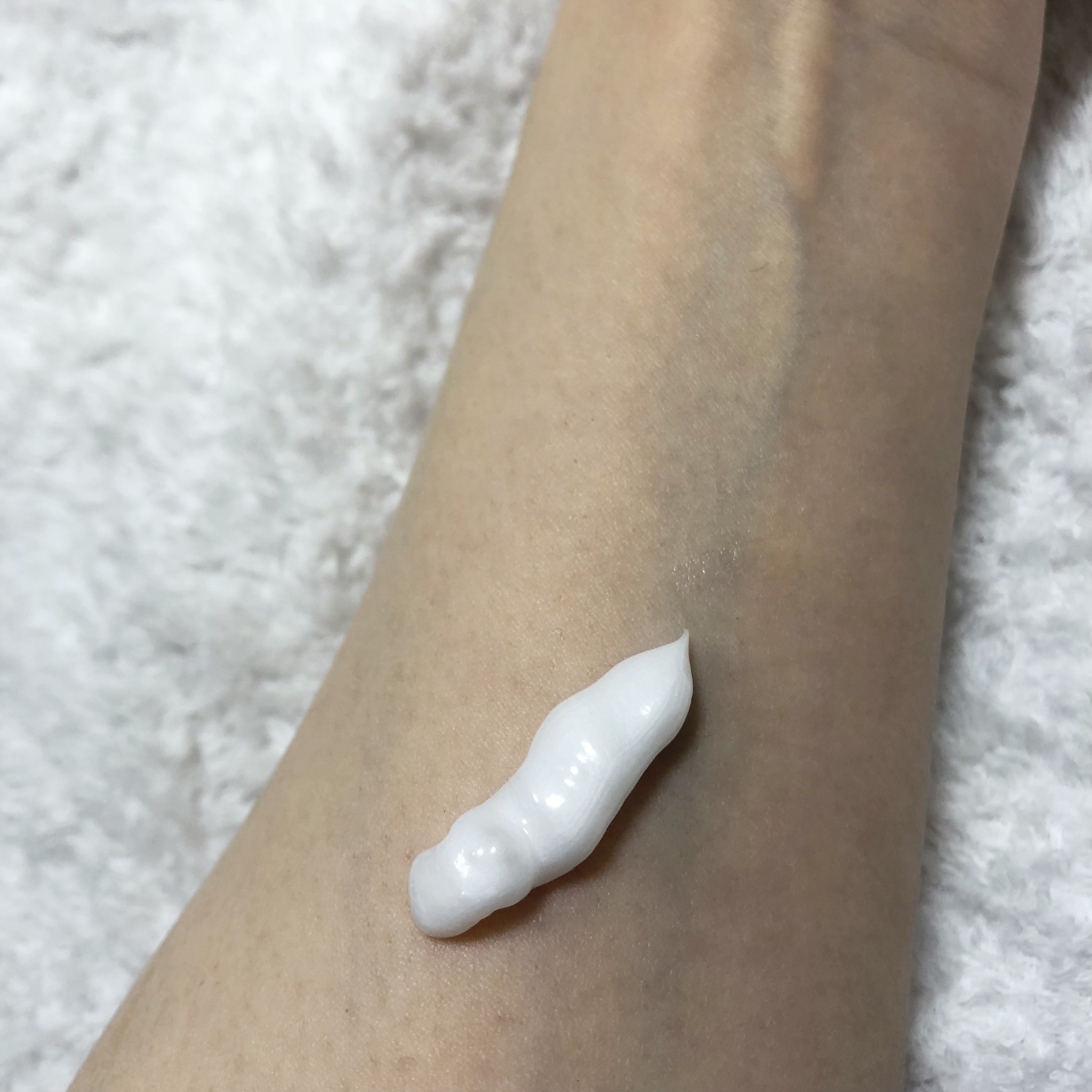 メディケイティッド センシティブケア ボディローション 美肌ケア【医薬部外品】/ヴァセリン/ボディローションを使ったクチコミ（2枚目）