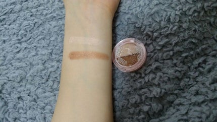 パウダーアイシャドウ ブルーミングキティ/DAISO/アイシャドウパレットを使ったクチコミ(2枚目)