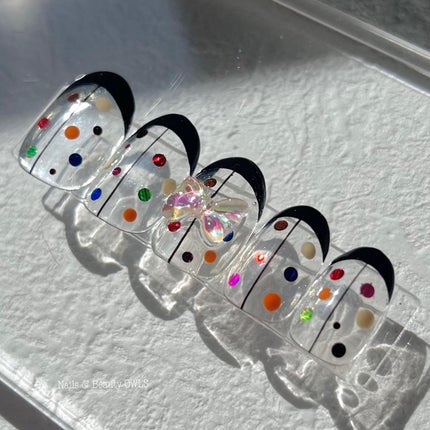 ぴよこれいと あうるす on LIPS 「私が黒を使うのは、なかなか珍しいはず、、、。いつもネイビーやブ..」(1枚目)