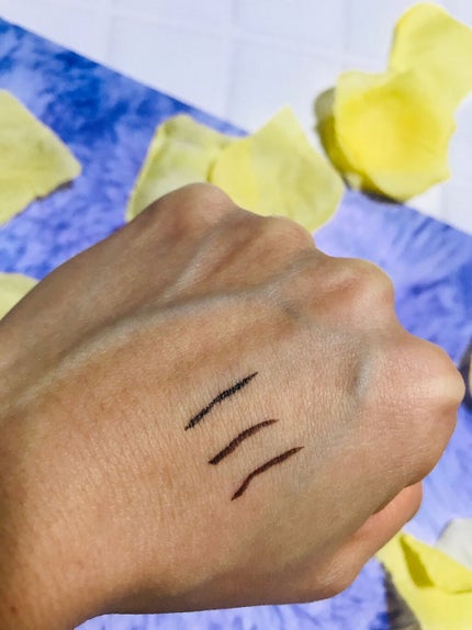 「密着アイライナー」ショート筆リキッド/デジャヴュ/リキッドアイライナーを使ったクチコミ(1枚目)