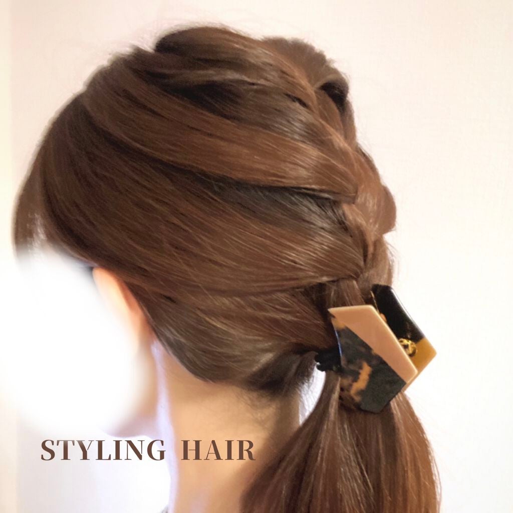 あや on LIPS 「最近暑いので毎日している簡単アレンジです。後頭部を編み込んで結..」(1枚目)