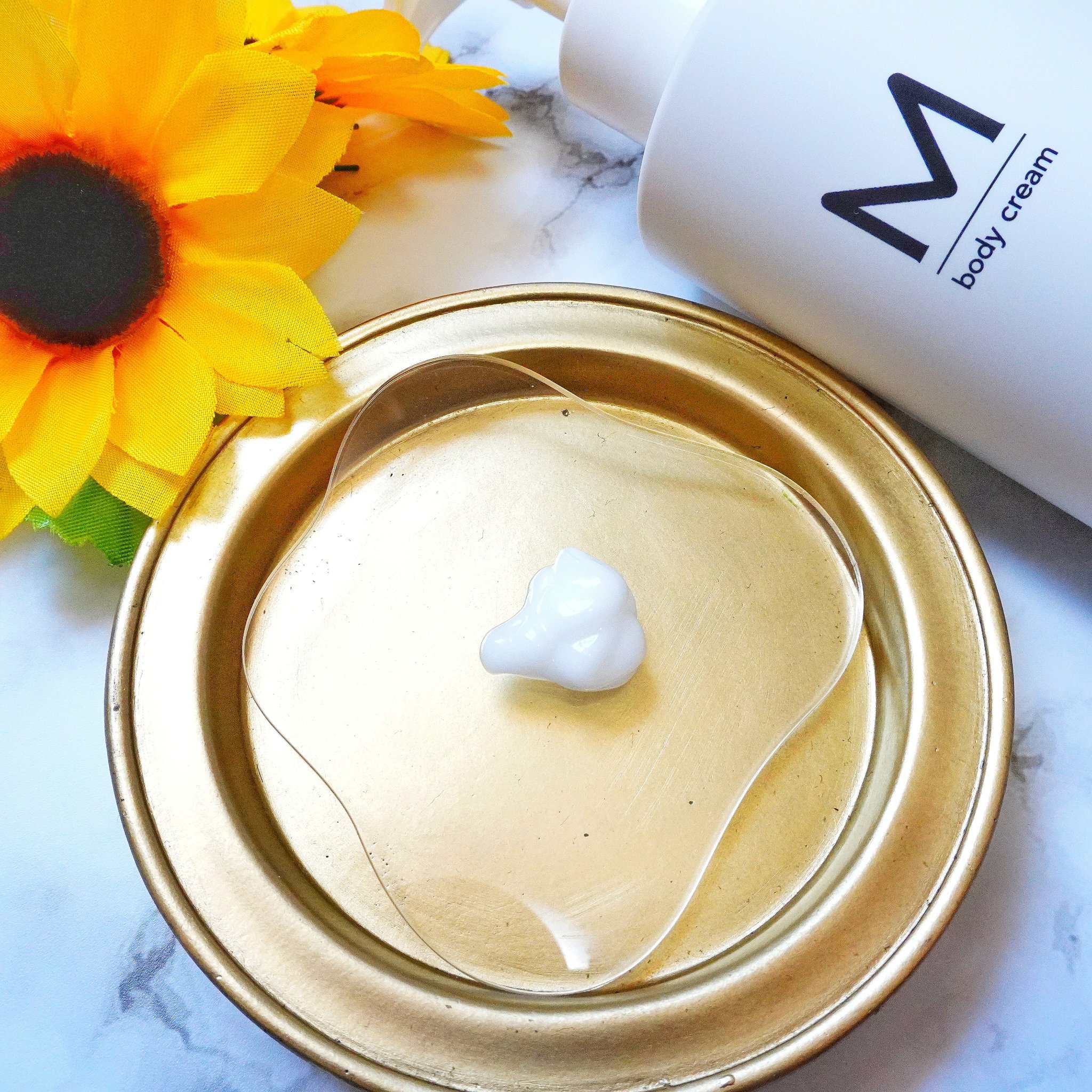 エムボディクリーム/M body cream/ボディクリームを使ったクチコミ（2枚目）