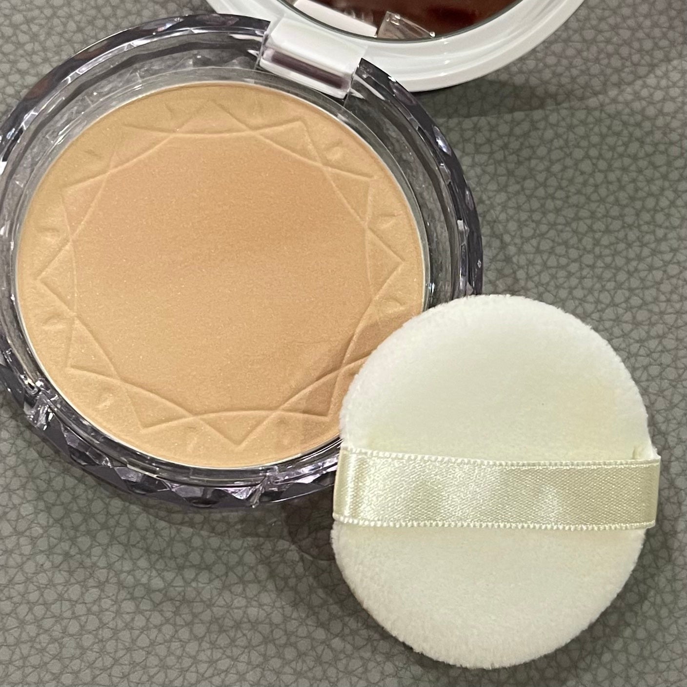 UVクリアフェイスパウダー/CEZANNE/プレストパウダーを使ったクチコミ(3枚目)