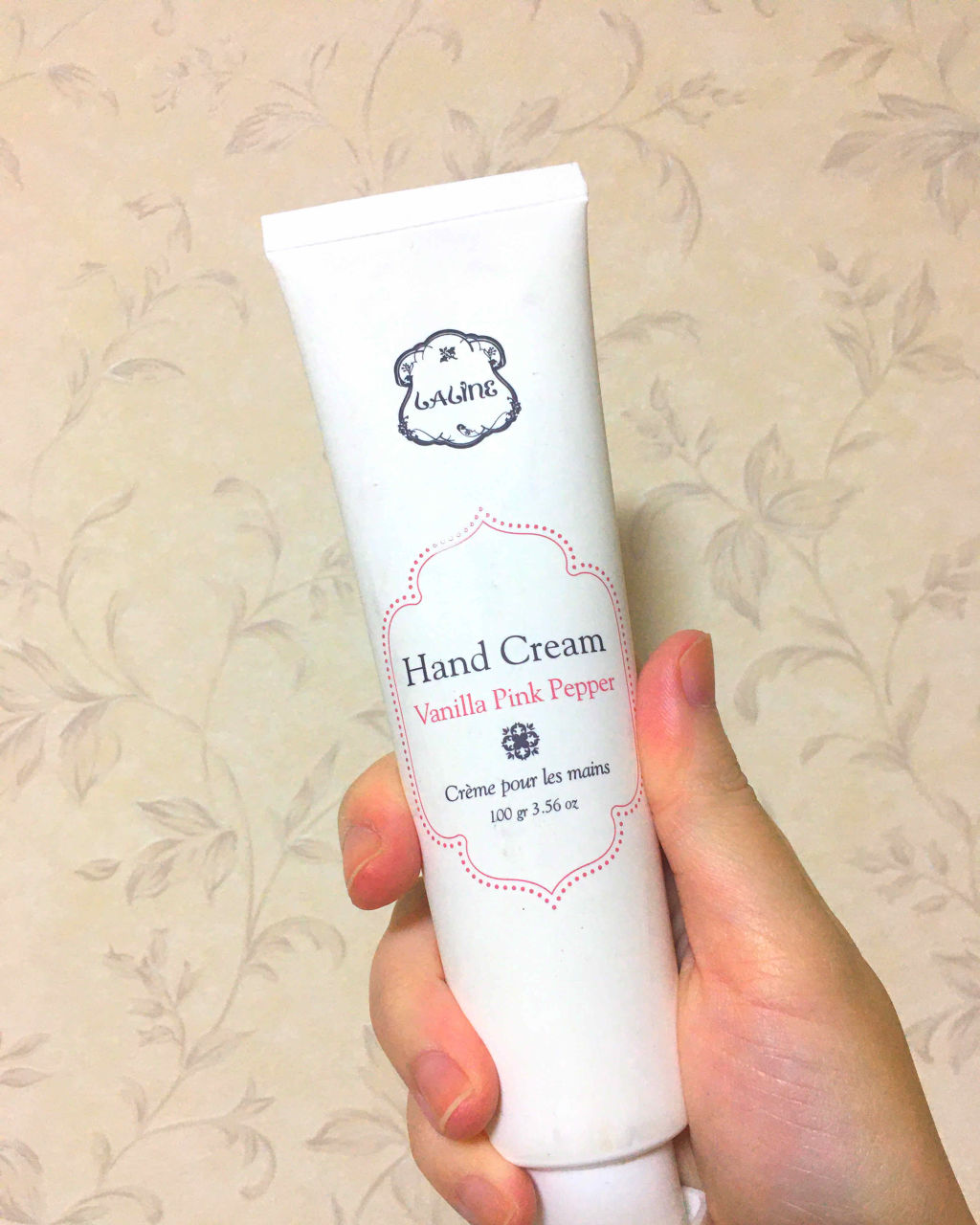 Laline VANILLA PINK PEPPER  ハンドクリームのクチコミ「✔︎LALINE ハンドクリーム　バニラピンクペッパー

頂き物のハンドクリームです
たっぷり.....」（1枚目）