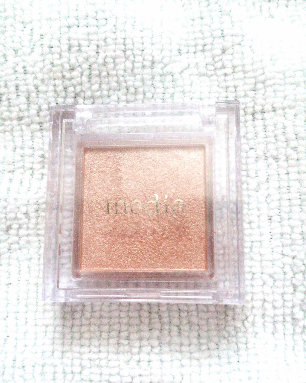 ブライトアップアイシャドウ/media/単色アイシャドウを使ったクチコミ（1枚目）