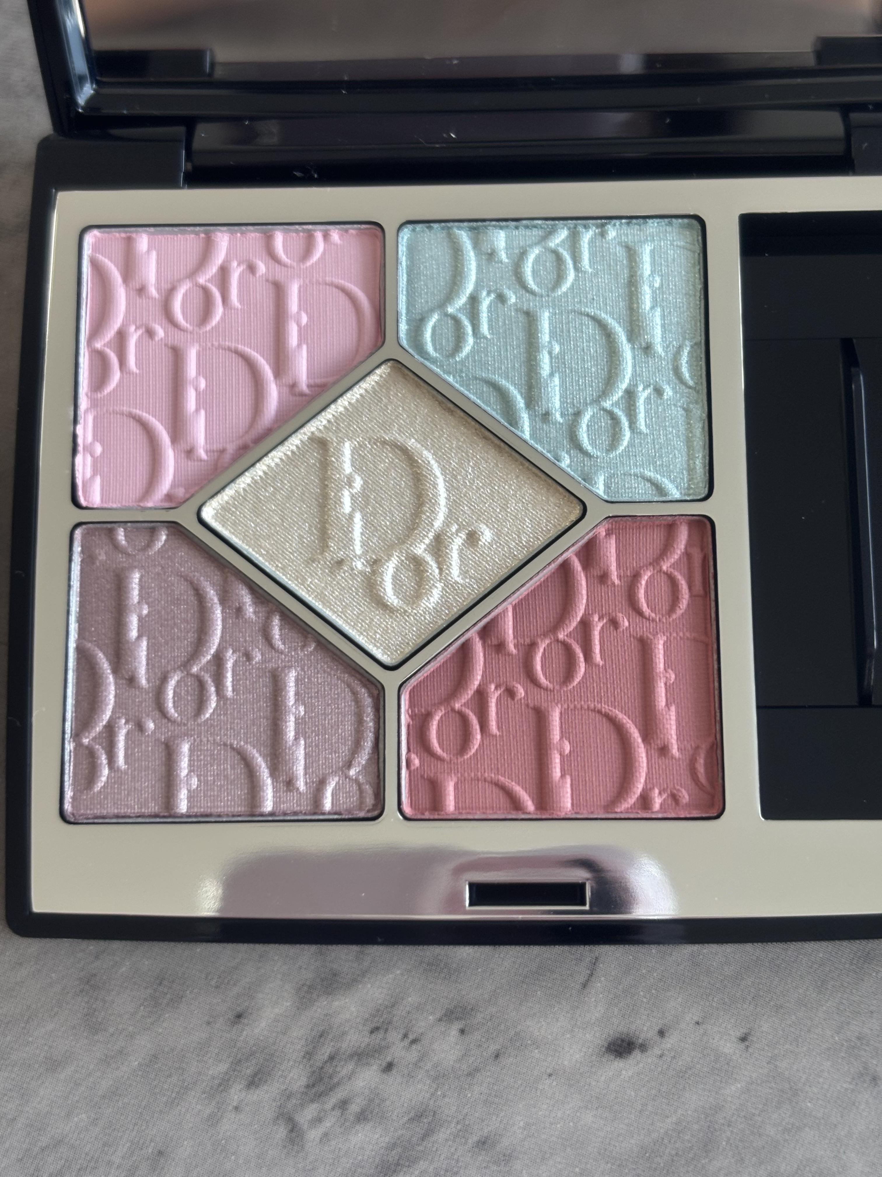 【旧】ディオールショウ サンク クルール（スプリング コレクション 2025 限定品）/Dior/アイシャドウを使ったクチコミ（2枚目）