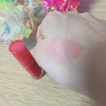 dasique
ジューシーデュイティント
Juicy Dewy Tint #07
Cherry Soda🍒


ミニサイズなんですけど、
LIPSの評価が良くて
試してみたらよかった！！！

☑︎高発色
☑︎みずみずしいシアーな発色
☑︎発色がいい
☑︎ムラになりにくい
☑︎ピタッと密着
☑︎ティント効果が高い
☑︎乾燥しにくい
☑︎Cherry Soda ブルベさんにおすすめ
☑︎甘いピーチの味🍑


 #淡色春メイク の画像 その2