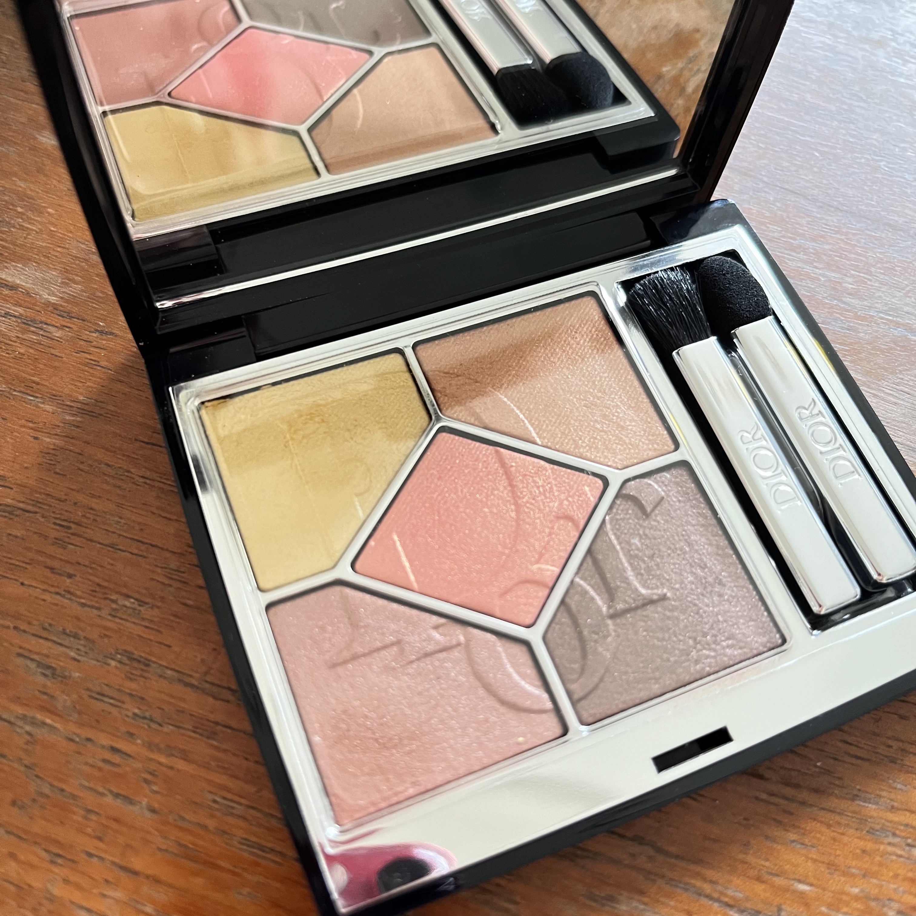 ディオールショウ サンク クルール 333 コーラル フレーム/Dior/アイシャドウを使ったクチコミ（1枚目）