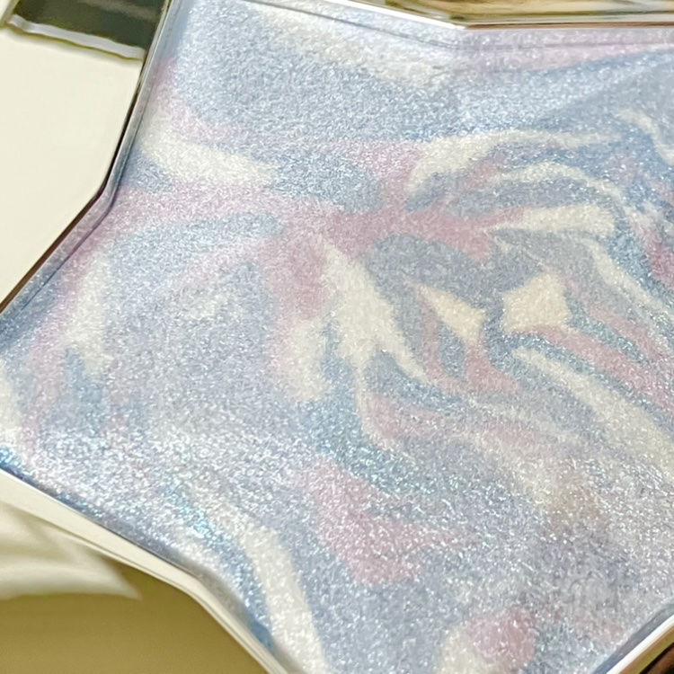 スターダストダイヤモンドハイライトパウダー/PERFECT DIARY/パウダーハイライトを使ったクチコミ（3枚目）