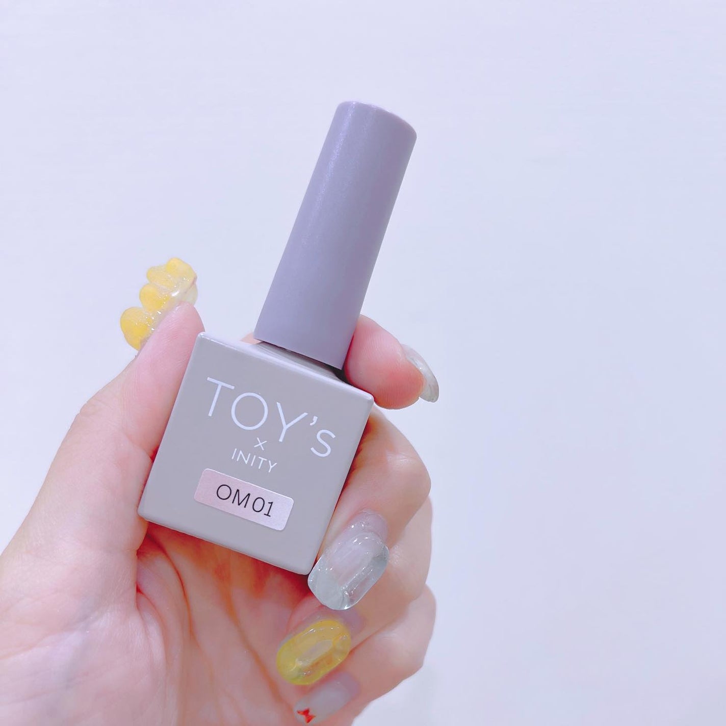なかやまちえこ on LIPS 「White.365日ネイル189日め⠀⠀#nail#nails..」(2枚目)