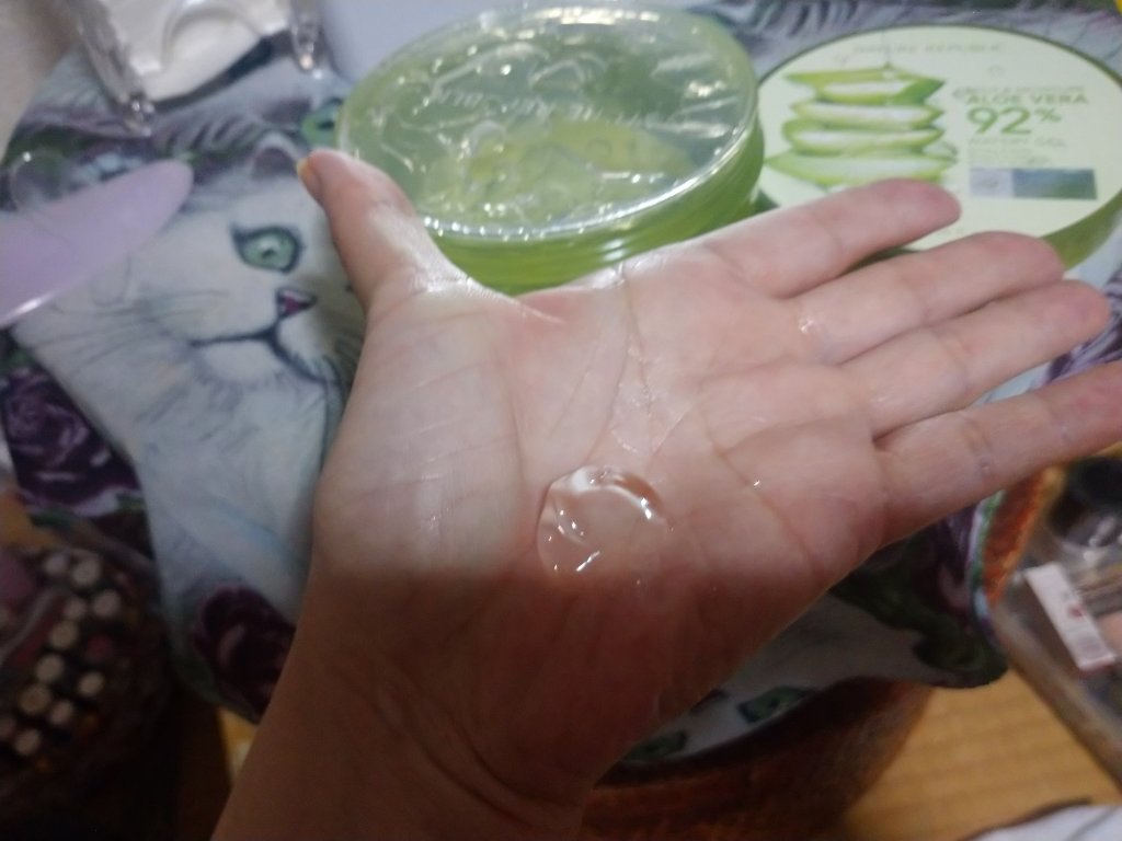 マイルド＆モイスチャーアロエジェル/ネイチャーリパブリック/ボディローションを使ったクチコミ（2枚目）