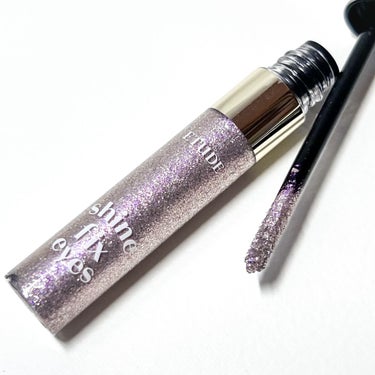 #ETUDE shine fix eyes glitterから日本限定色のPurple Starが登場💜∅.゜

ピンク、シルバーグリッターが調和したラベンダームードのカラー。ラメが大きすぎないから自然