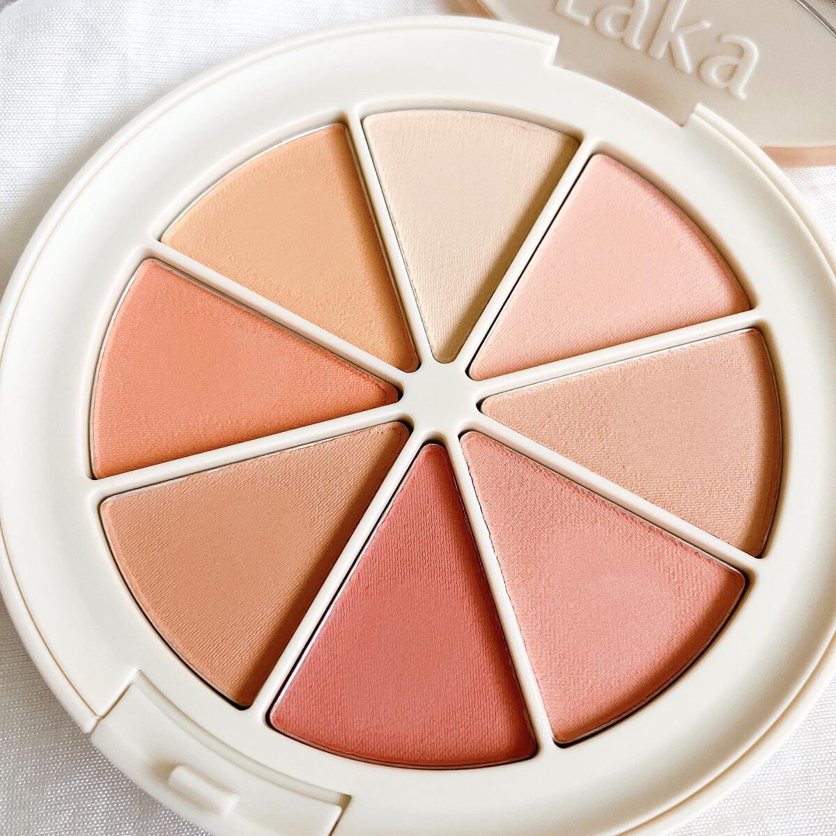 ミドルトーンアイシャドウコレクターパレット/Laka/アイシャドウパレットを使ったクチコミ（2枚目）