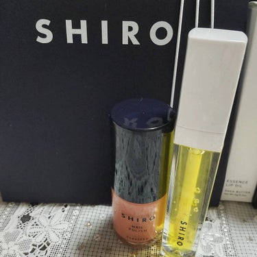 ✼••┈┈••✼••┈┈••✼••┈┈••✼••┈┈••✼
こんにちは✨😃
先日、友人から誕プレをいただきました。
今回はプレゼントの化粧品を紹介させていただきます！
#SHIRO のリップ美容液とネイ