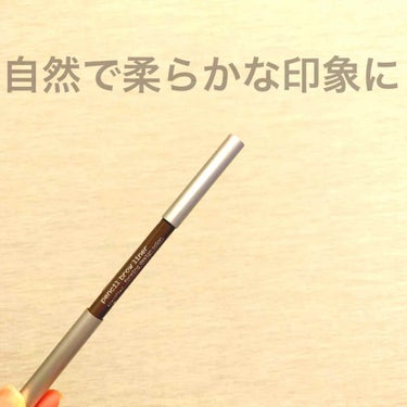 何本もリピートしています。
書きやすくて、仕上がり自然。
硬すぎず柔らかすぎず、程よい芯の硬さは眉を書くときの微調整に最適！！