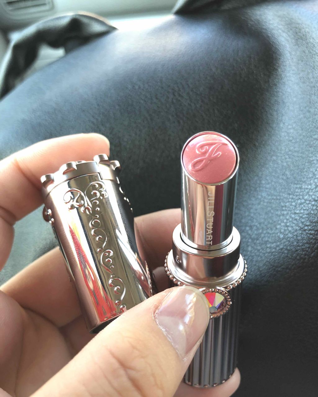 リップブロッサム シャイニーサテン ロイヤル&アーバン プリンセス/JILL STUART/口紅を使ったクチコミ(3枚目)