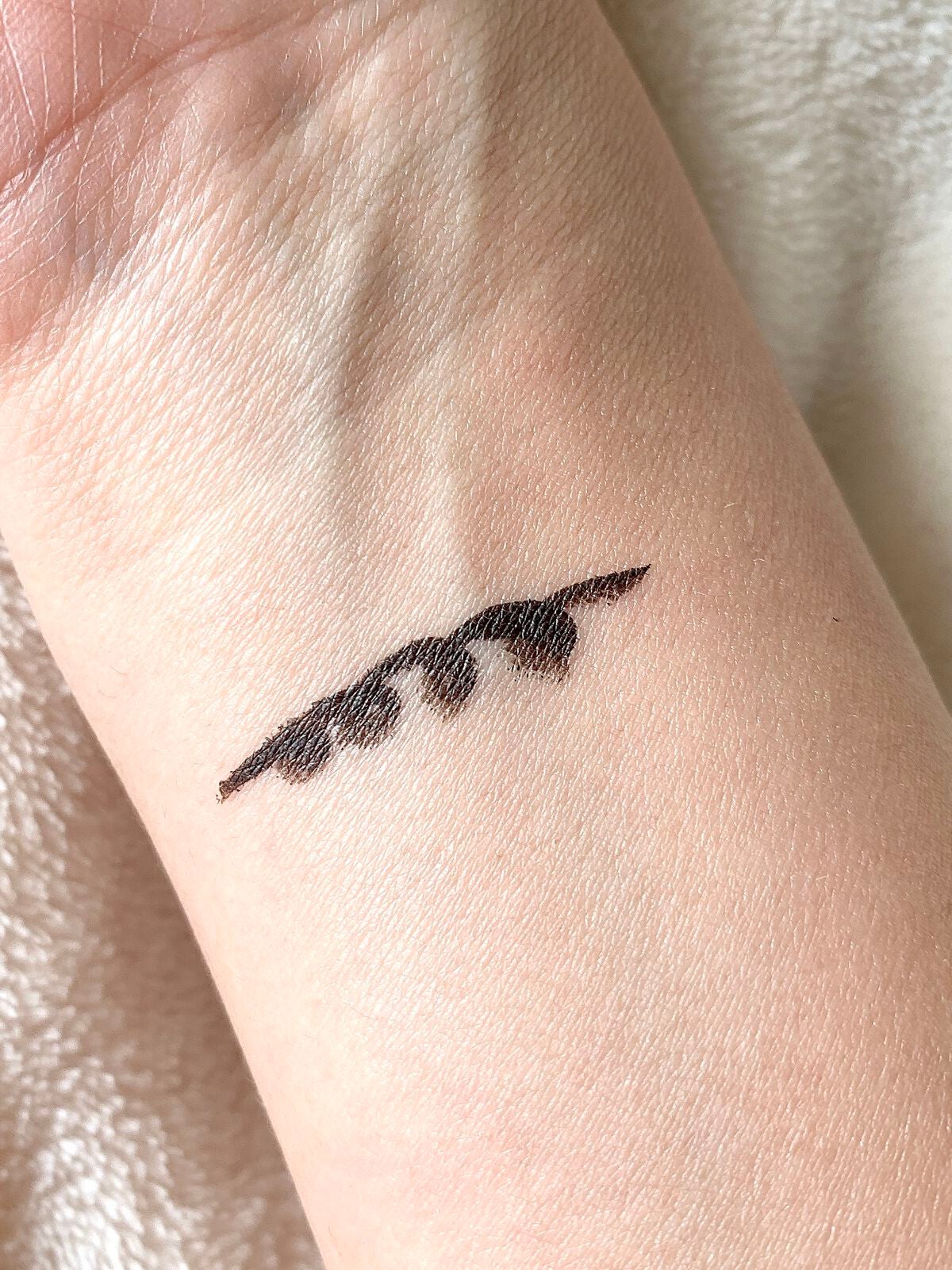 エーメイク マットリキッドアイライナー /A/mAke/リキッドアイライナーを使ったクチコミ(4枚目)