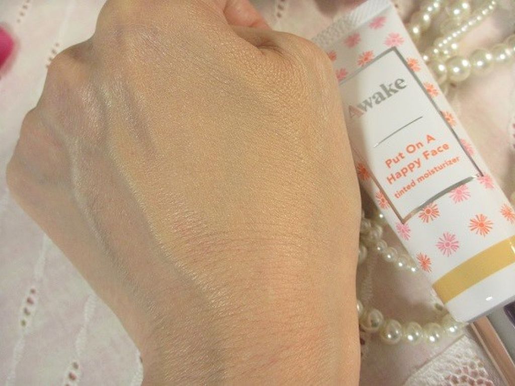 プットオンアハッピーフェイス ティンティド モイスチュアライザー/Awake/CCクリームを使ったクチコミ（2枚目）