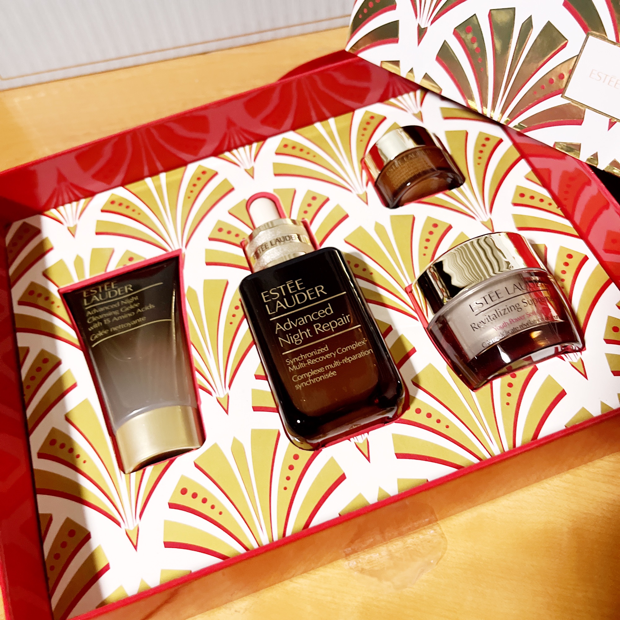 ホリデー アドバンス ナイト リペア セット/ESTEE LAUDER/スキンケアキットを使ったクチコミ（2枚目）