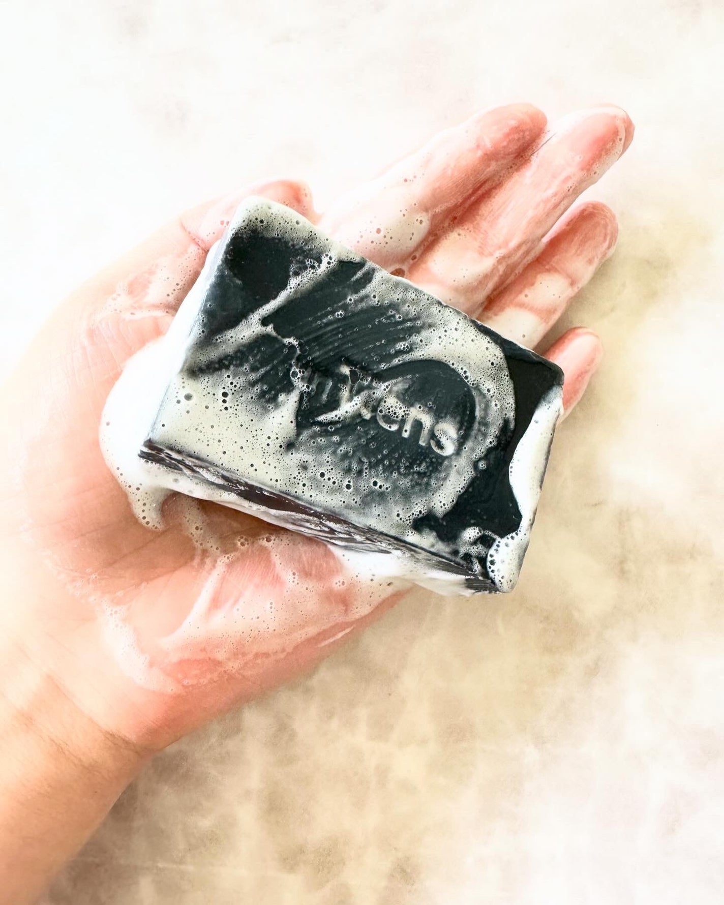 手作り洗顔石鹸 アンティアン プリンセス オブ ソープ 「漆黒」(竹炭入り)/アンティアン/洗顔石鹸を使ったクチコミ(3枚目)