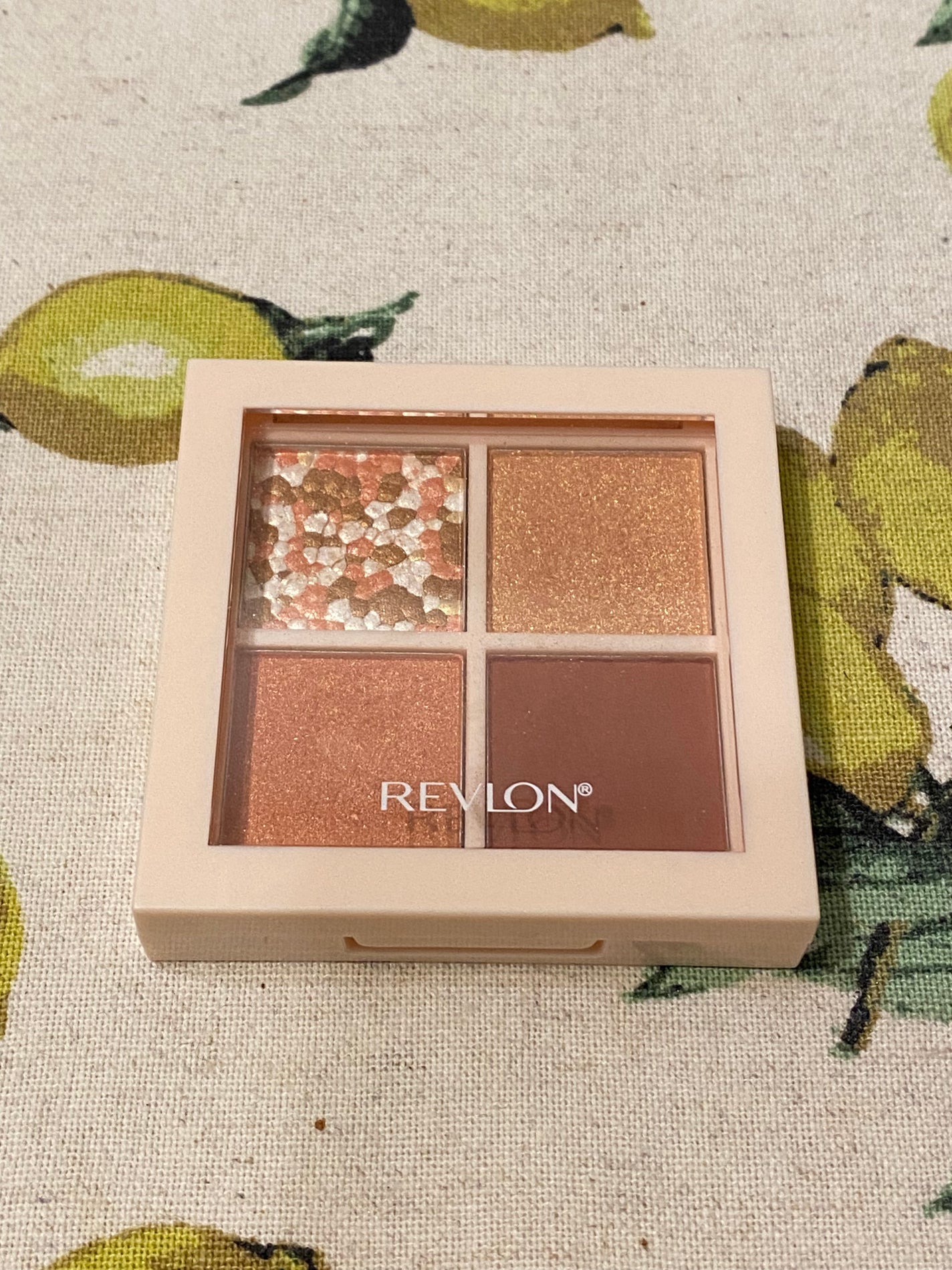 レブロン ダズル アイシャドウ クアッド/REVLON/アイシャドウパレットを使ったクチコミ(1枚目)