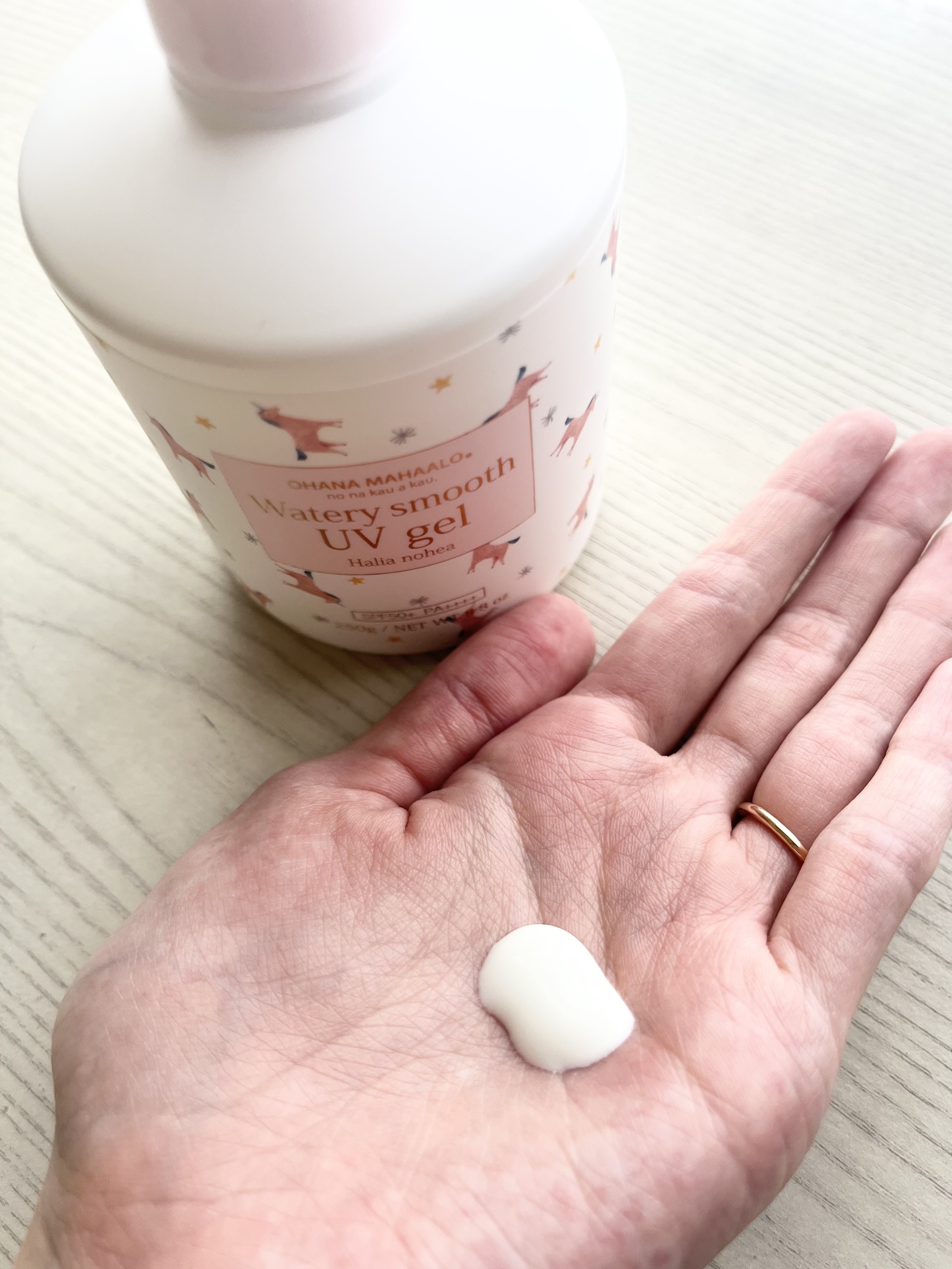 オハナマハロ  ウォータリースムーズUVジェル 〈ハリーア ノヘア〉/OHANA MAHAALO/日焼け止めジェルを使ったクチコミ（2枚目）