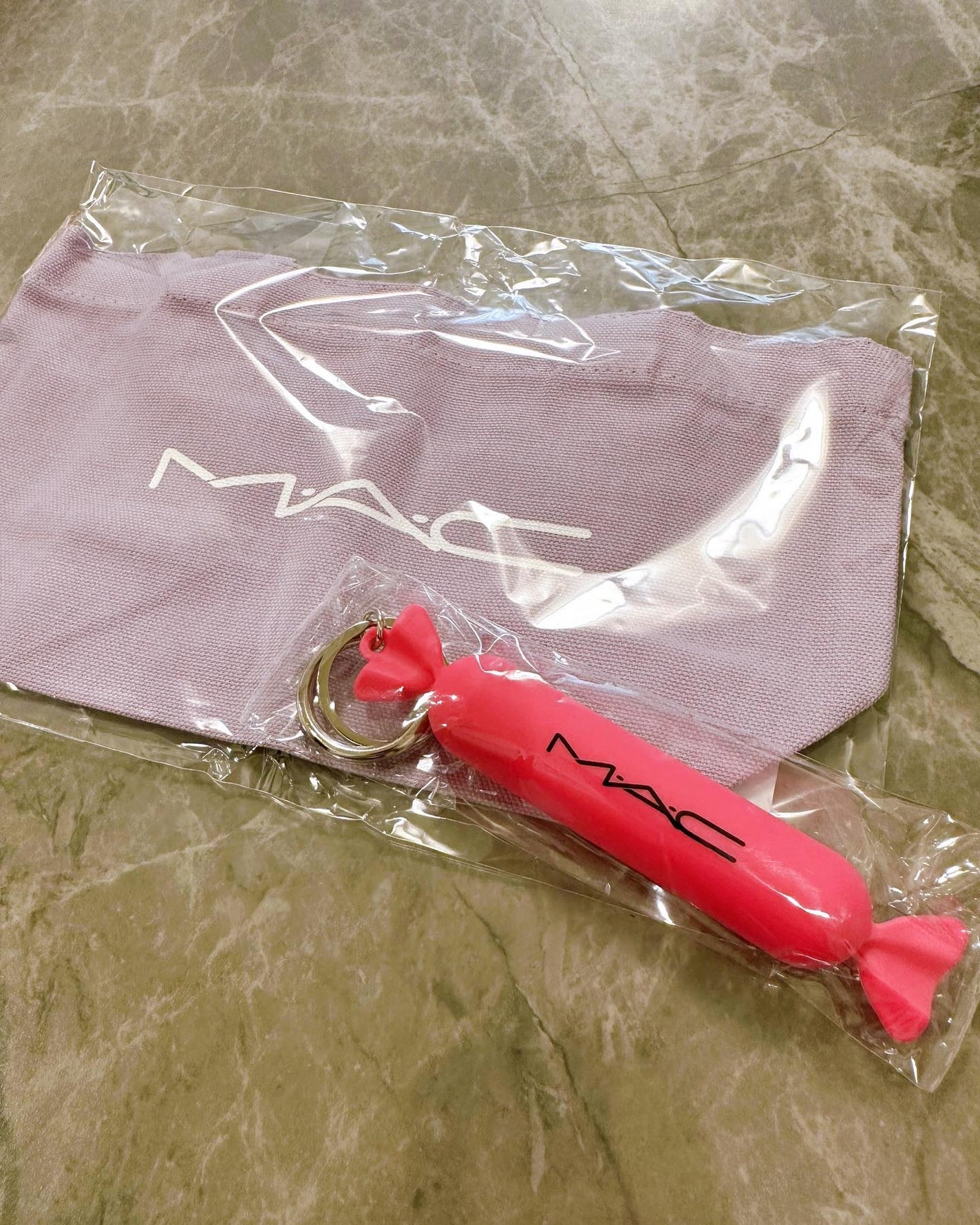 グロー プレイ テンダートーク リップ バーム/M・A・C/リップバームを使ったクチコミ(7枚目)