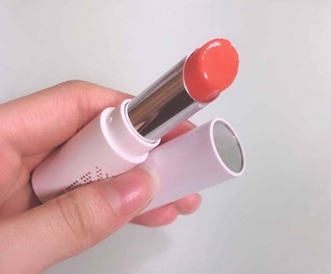 RIMMEL
ラスティングフィニッシュ
ティントリップ 003のオレンジ♡

見た目はパキッとしたオレンジだけど
塗ってみると肌に馴染む色になっていて
何回か重ね塗りをすると良い感じに濃くなります！
な