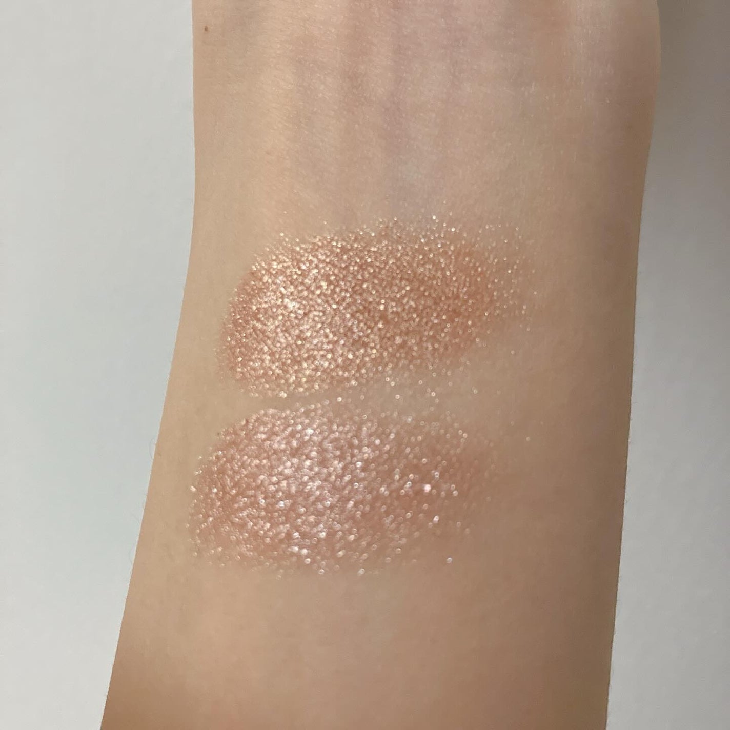 トーン ペタル フロート アイズ/to/one/単色アイシャドウを使ったクチコミ(2枚目)