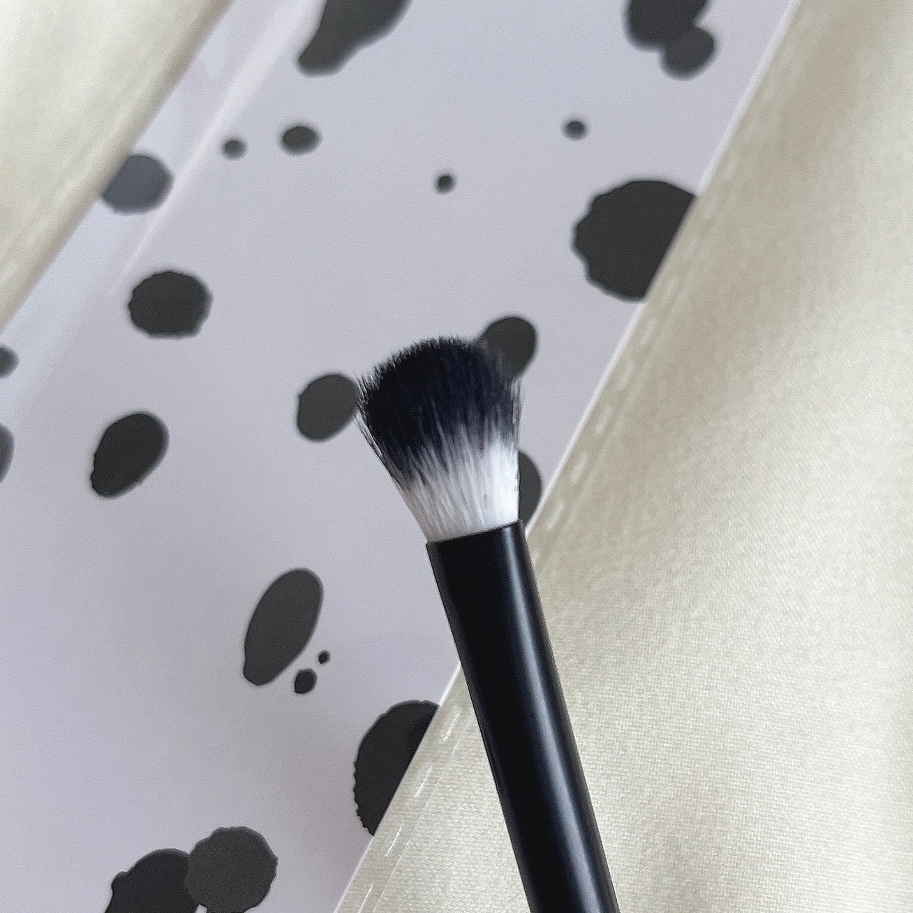 UR GLAM EYESHADOW BRUSH A/U R GLAM/メイクブラシを使ったクチコミ(4枚目)