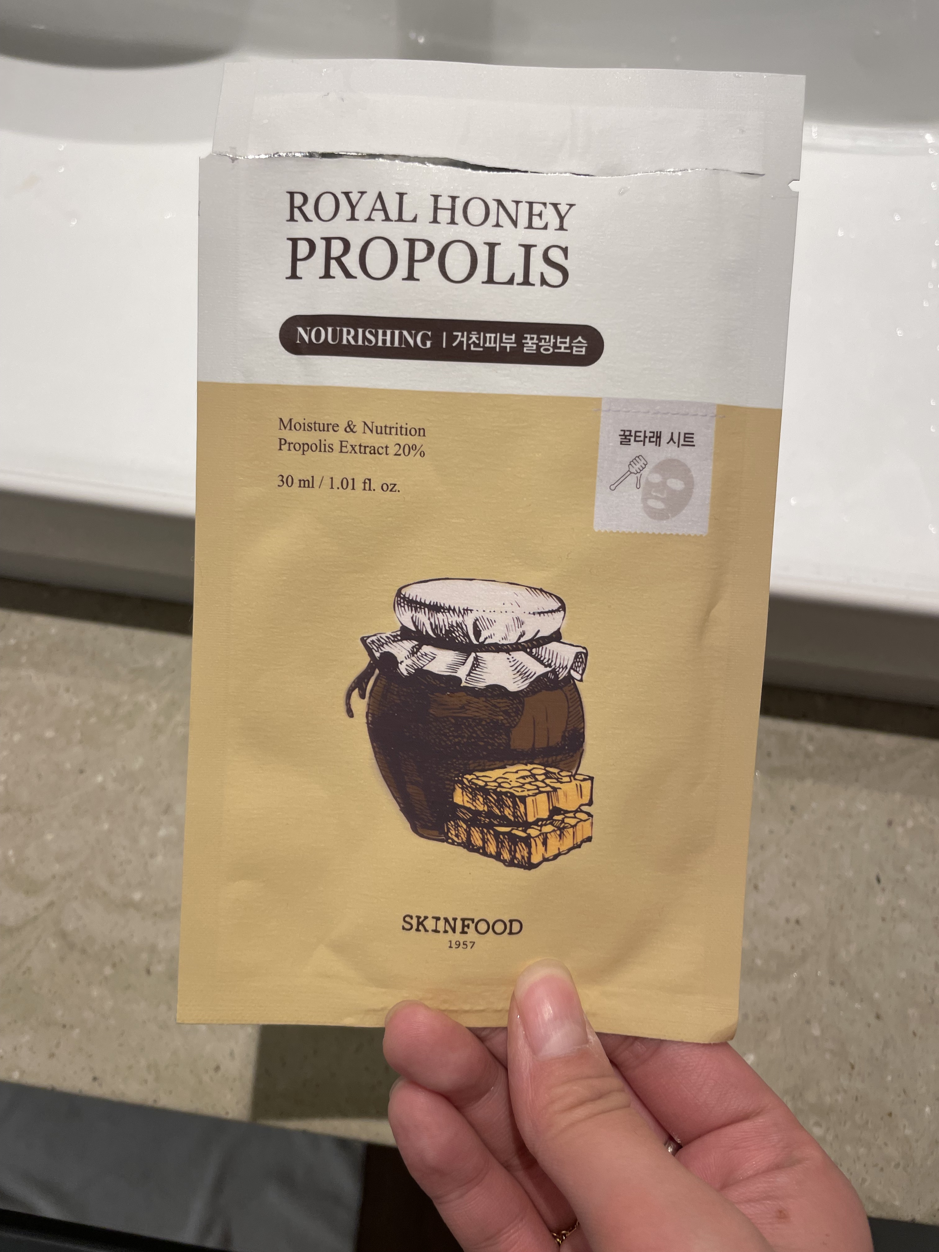 ロイヤルハニープロポリスエンリッチ マスク/SKINFOOD/シートマスク・パックを使ったクチコミ（1枚目）