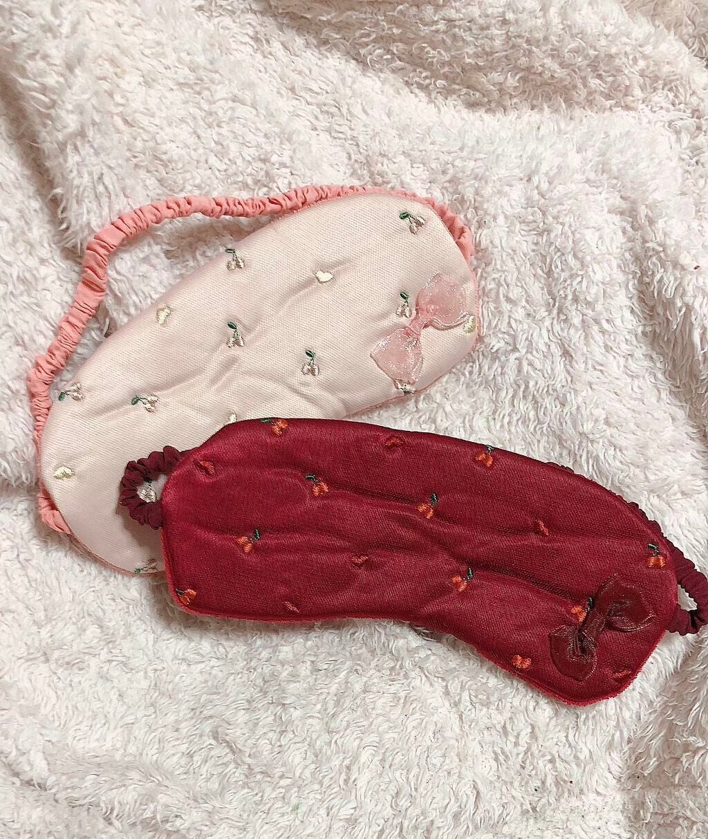 ︎紅千花︎🎠🥀(超絶低浮上) on LIPS 「ジェラピケ風?!チェリー柄ダイソーアイマスク🍒💕ダイソーでとん..」(1枚目)