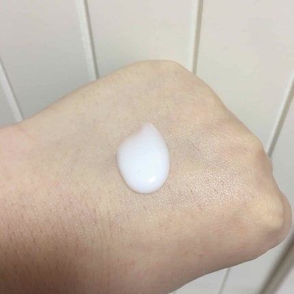 プレミアムボディミルク ホワイトニング【医薬部外品】 /ニベア/ボディミルクを使ったクチコミ(2枚目)