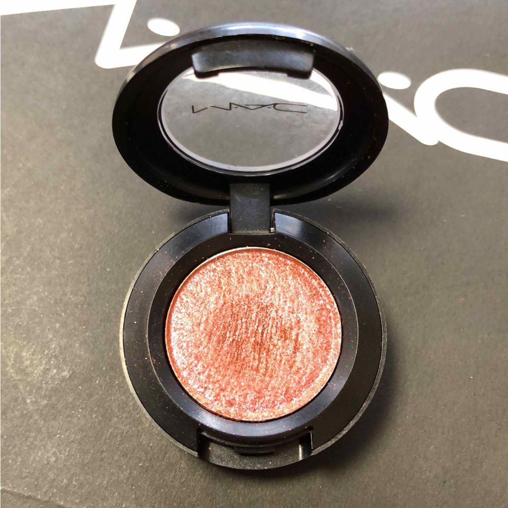 ダズルシャドウ レッツ ロール/M・A・C/単色アイシャドウを使ったクチコミ（1枚目）