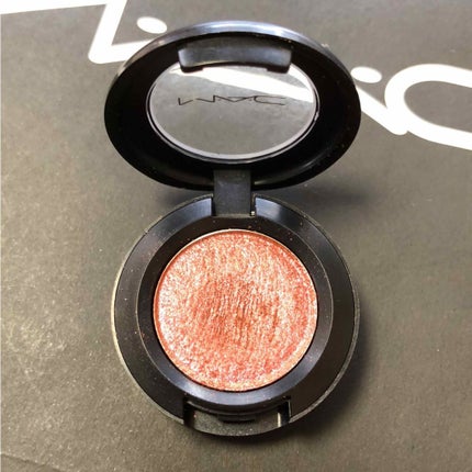 ダズルシャドウ/M・A・C/単色アイシャドウを使ったクチコミ(1枚目)