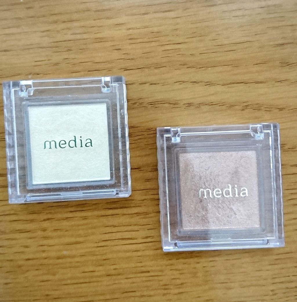 ブライトアップアイシャドウ/media/単色アイシャドウを使ったクチコミ(1枚目)