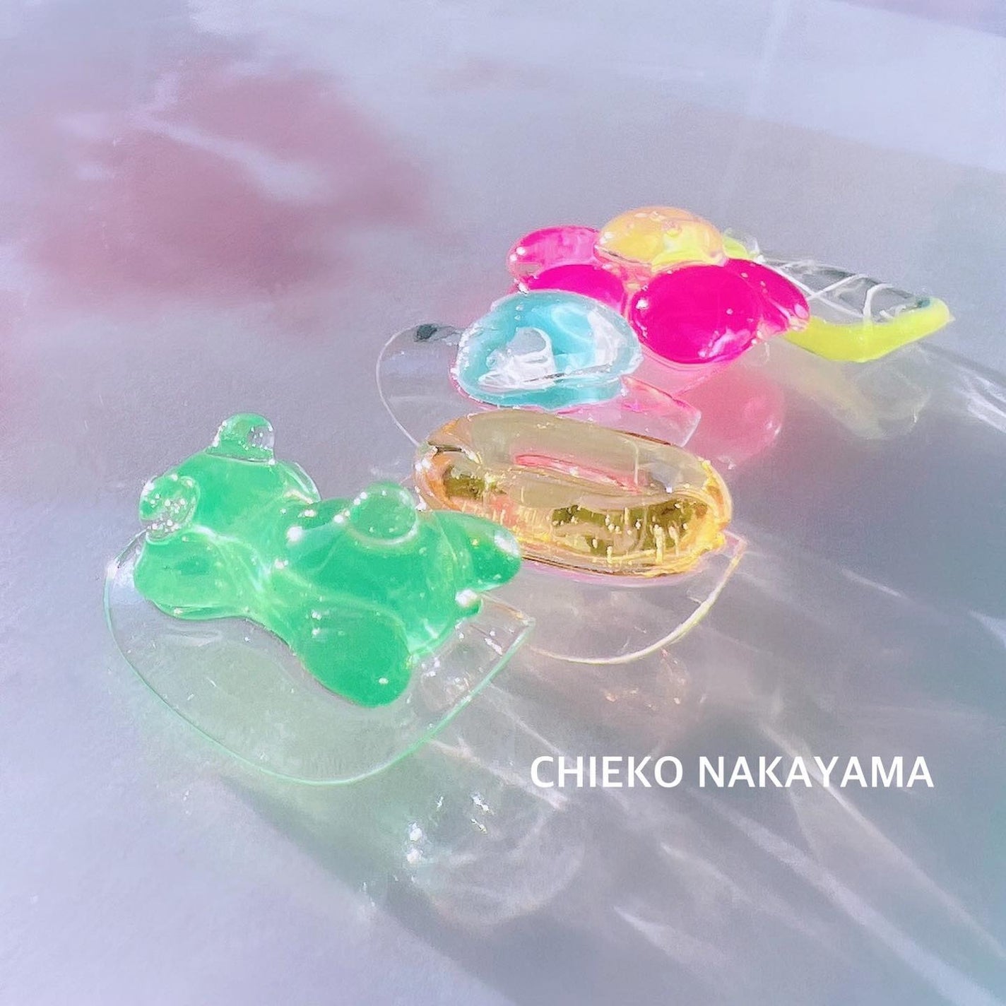 なかやまちえこ on LIPS 「夏のゆめかわネイル🏝365日ネイル164日め⠀⠀寝そべりくまは..」(1枚目)