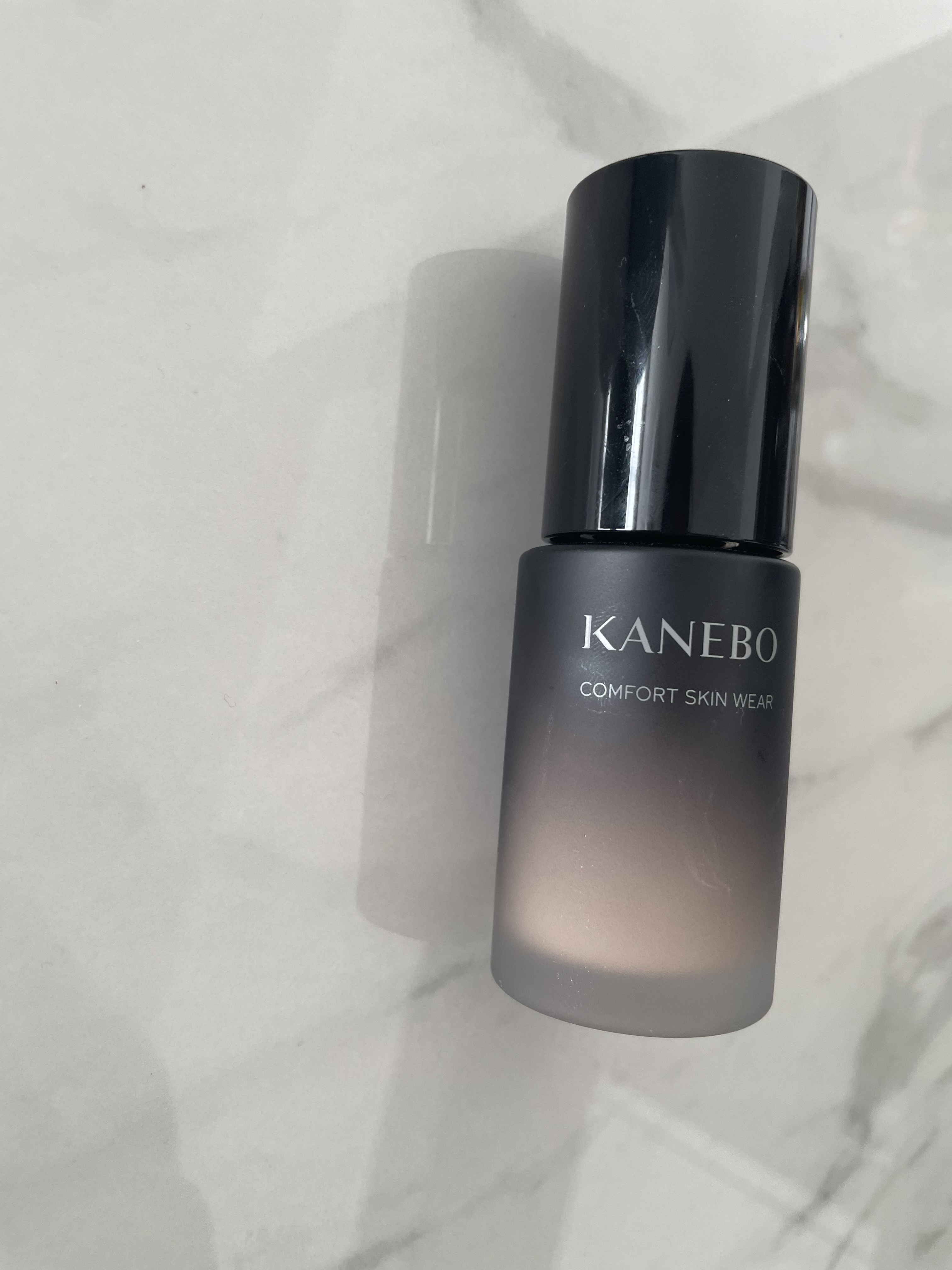 □KANEBO

コンフォートスキン　ウェア

これさー
サンプル1回使っただけで
発売前にソッコー
予約しに行ってんけど

予約の時点で
残り2個て
言われて

予約できた事に
テンション
あがりまくってたやつ♡

いつも買いに行く店
遠