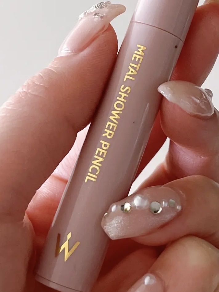 ウォンジョンヨ　メタルシャワーペンシル 03ブロンズベージュ/Wonjungyo/スティックアイシャドウを使ったクチコミ（2枚目）