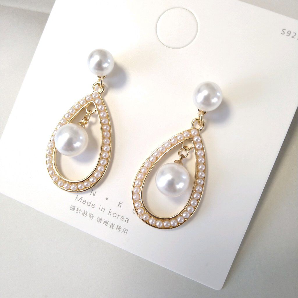 ピアス大好き❤️シリーズ❤️

久しぶりのピアスの投稿です💕
パール好きにはたまらない、ドロップ型の可愛いピアスです😌✨
あらゆる所にパールが使われていて、本当に可愛い(*´ω｀*)
こちらもQoo10にて購入しました
400円〜500