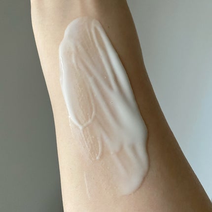 HACCI モイスチャー ボディミルクUVのクチコミ「\ 今年も紫外線対策はこちらに🙏🐝/
昨年完売したHACCIのUVボディミルクが
新たな香り.....」(2枚目)