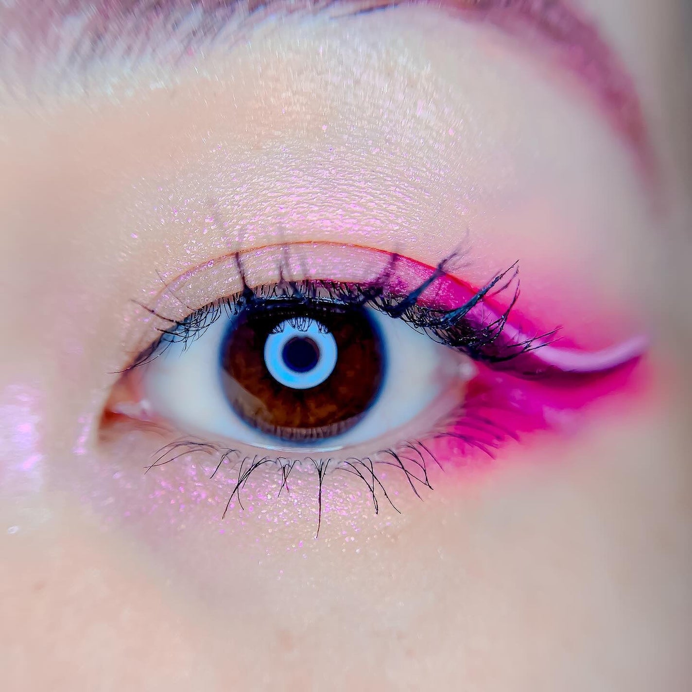 コンパクトアディクション “エターナル イン ピンク”/ADDICTION/アイシャドウパレットを使ったクチコミ(3枚目)