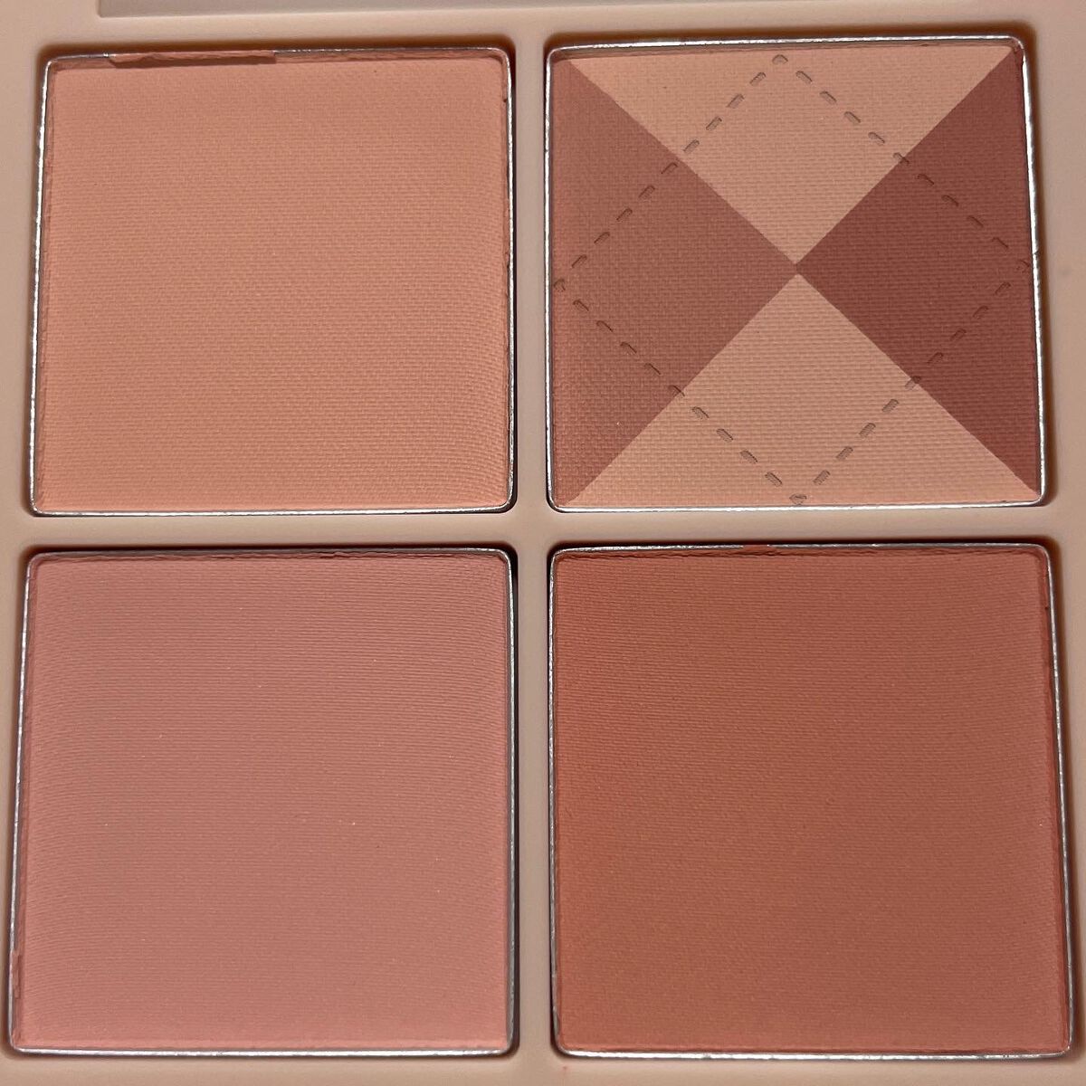 natsumi on LIPS 「.デイジーク新作❣️ニットコレクション.▫️アイシャドウパレッ..」(6枚目)