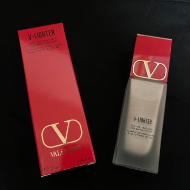 ヴァレンティノ ビューティ Vライターのクチコミ「【コスメレビュー】
⁡
#VALENTINO
Vライター
⁡
化粧下地兼リキッドハイライト。
.....」（1枚目）