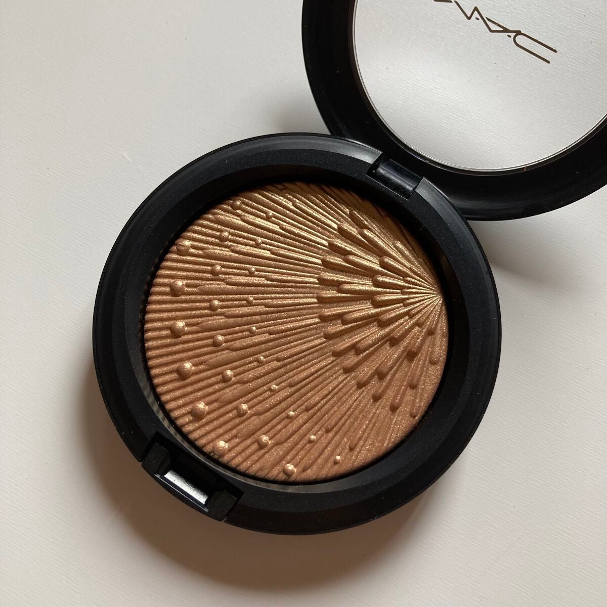 エクストラ ディメンション スキンフィニッシュ/M・A・C/プレストパウダーを使ったクチコミ(2枚目)